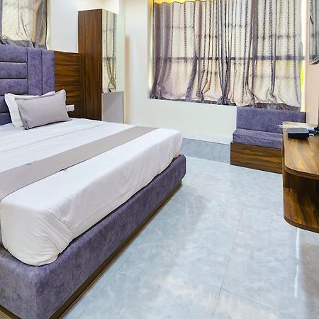 Hotel Nova Blue Ahmedabad Buitenkant foto