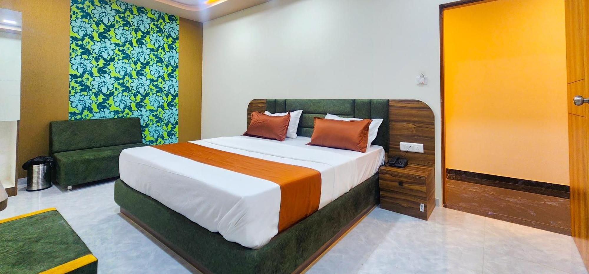 Hotel Nova Blue Ahmedabad Buitenkant foto