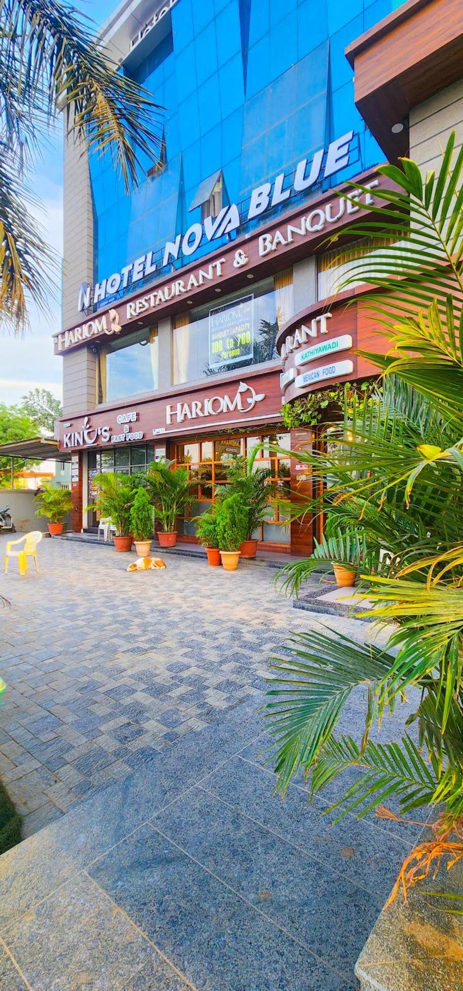 Hotel Nova Blue Ahmedabad Buitenkant foto