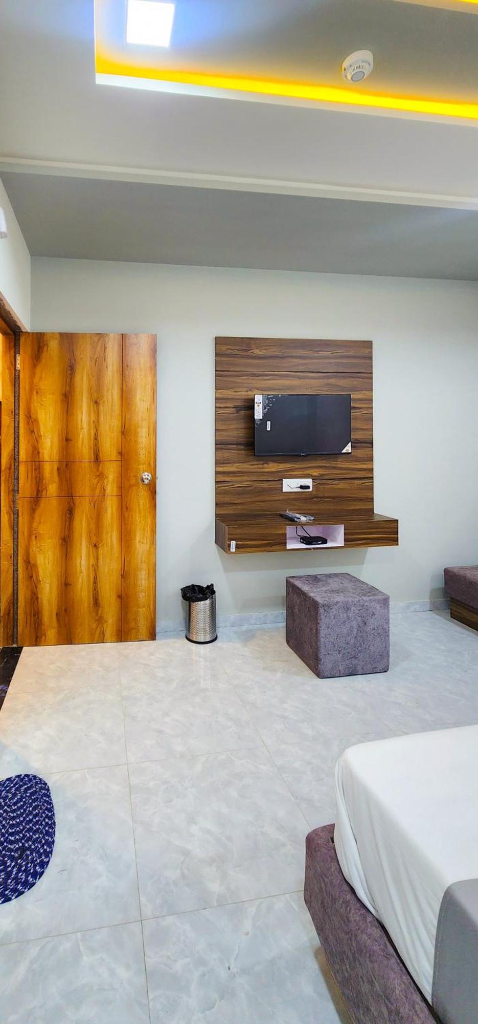 Hotel Nova Blue Ahmedabad Buitenkant foto