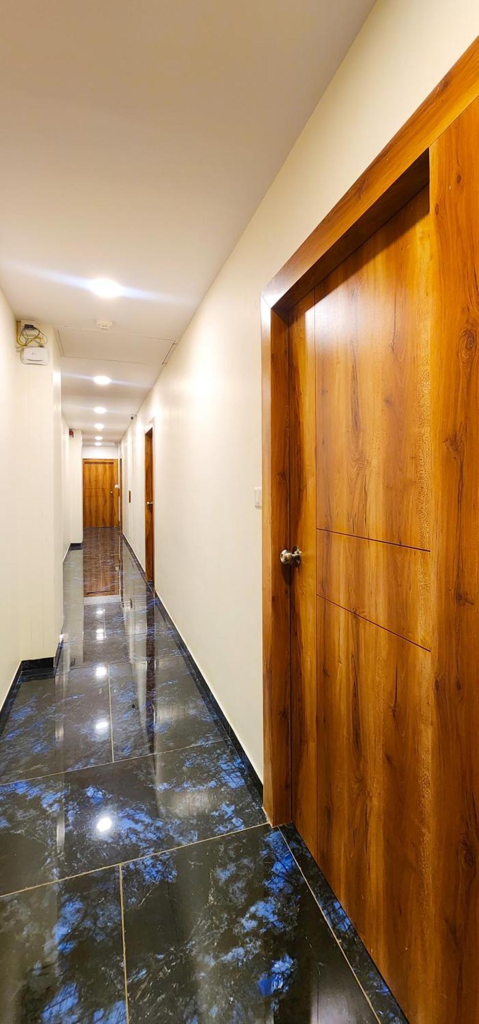 Hotel Nova Blue Ahmedabad Buitenkant foto