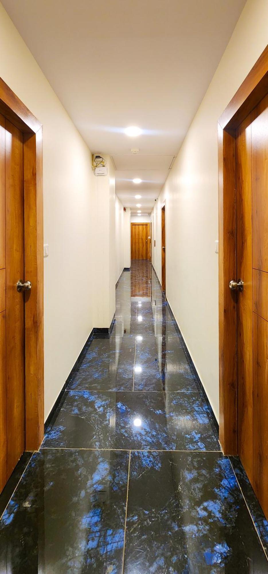 Hotel Nova Blue Ahmedabad Buitenkant foto