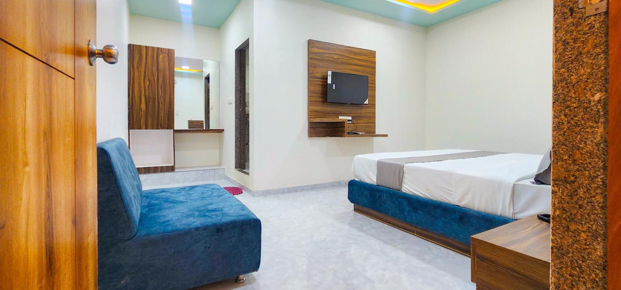 Hotel Nova Blue Ahmedabad Buitenkant foto