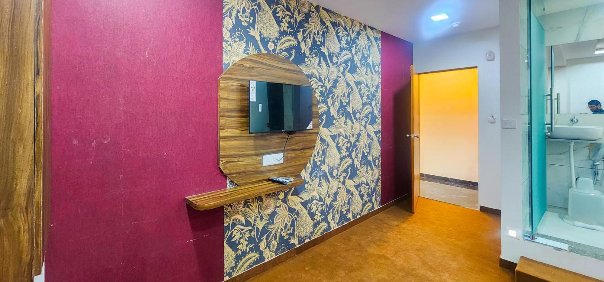 Hotel Nova Blue Ahmedabad Buitenkant foto