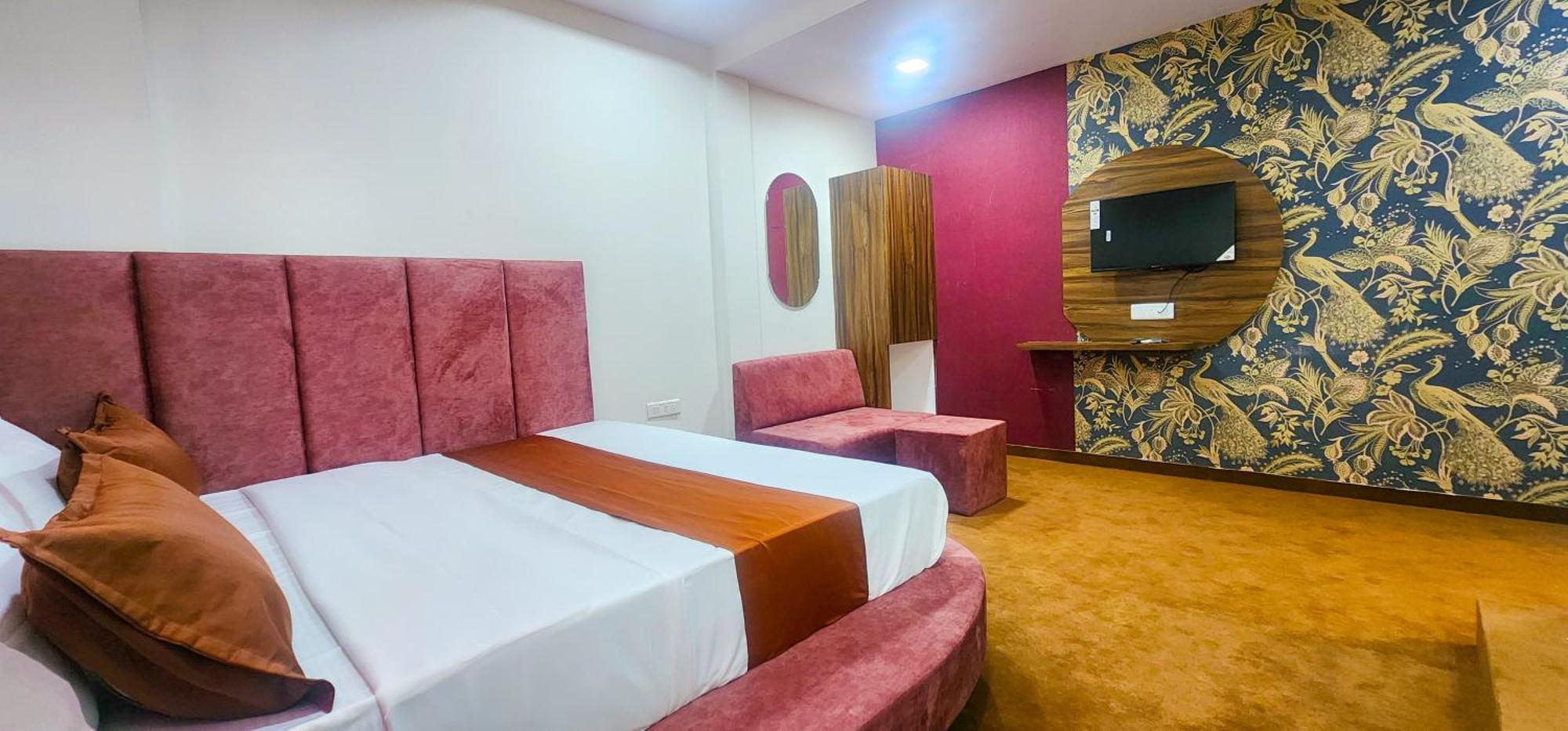 Hotel Nova Blue Ahmedabad Buitenkant foto